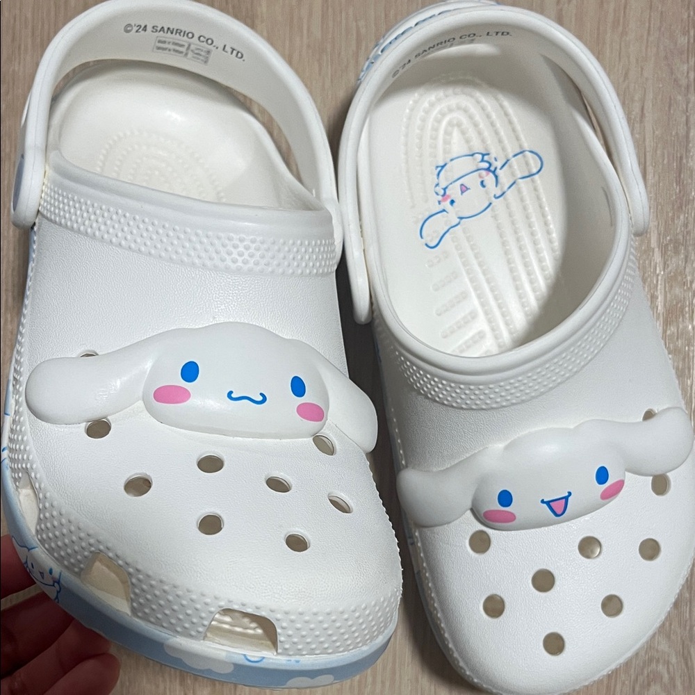 CROCS Cinnamoroll White Kids Clogs - Picture 3 of 9